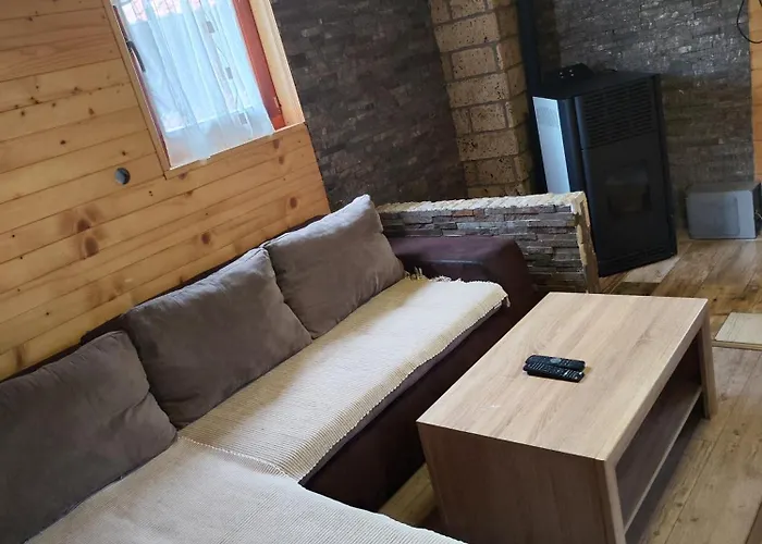 Carobna Suma Tara فيلة *