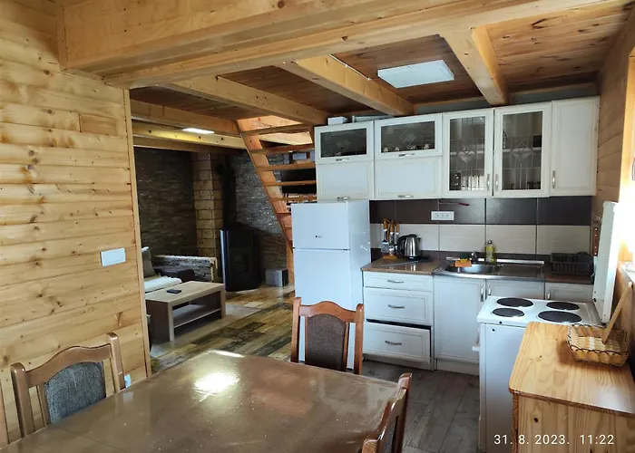 Carobna Suma Tara فيلة